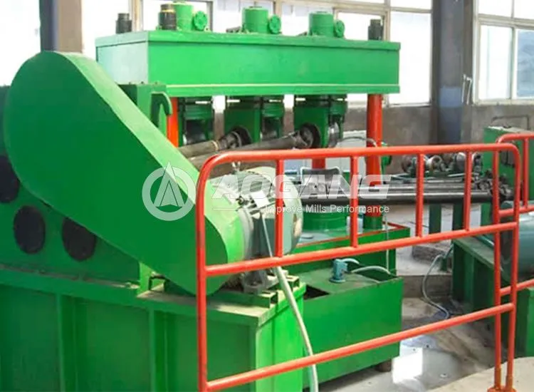 High-efficiency steel pipe straightening machine